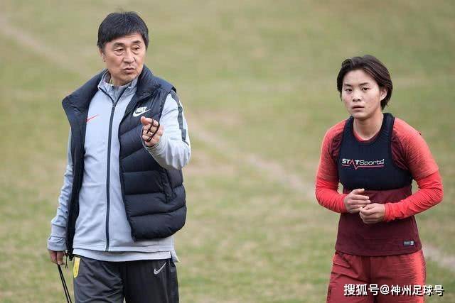 巴萨计划明夏签下哲凯赖什 作为莱万的理想接班人